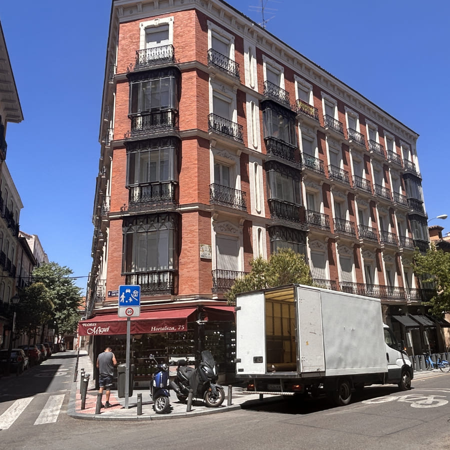 Real estate in Malasaña with a consolidated urban environment in the center of Madrid